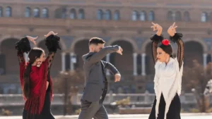 imagen de personas bailando flamenco